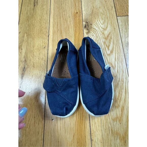 Toms Childs Navy Loafers Size 6 - Picture 1 of 5